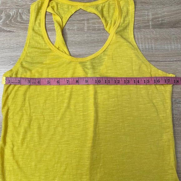 Ellie Workout Tank Size L - Picture 6 of 6